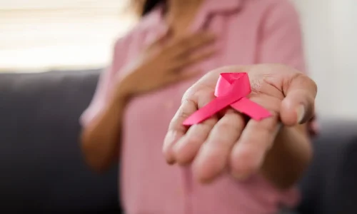 Outubro Rosa: veja os direitos das pacientes com câncer junto ao INSS