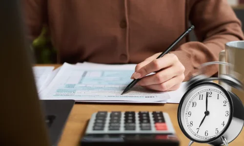 Pequenas e médias empresas têm prazo curto para mudar emissão de nota fiscal 